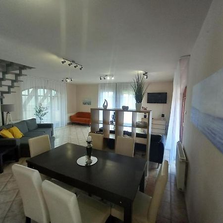 Apartamento Lujza Apartman Goedoello Exterior foto