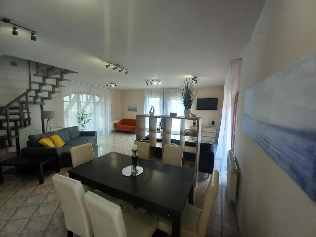 Apartamento Lujza Apartman Goedoello Exterior foto